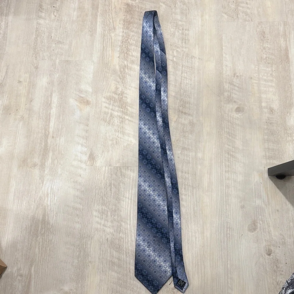 Elegant Blue Patterned Tie